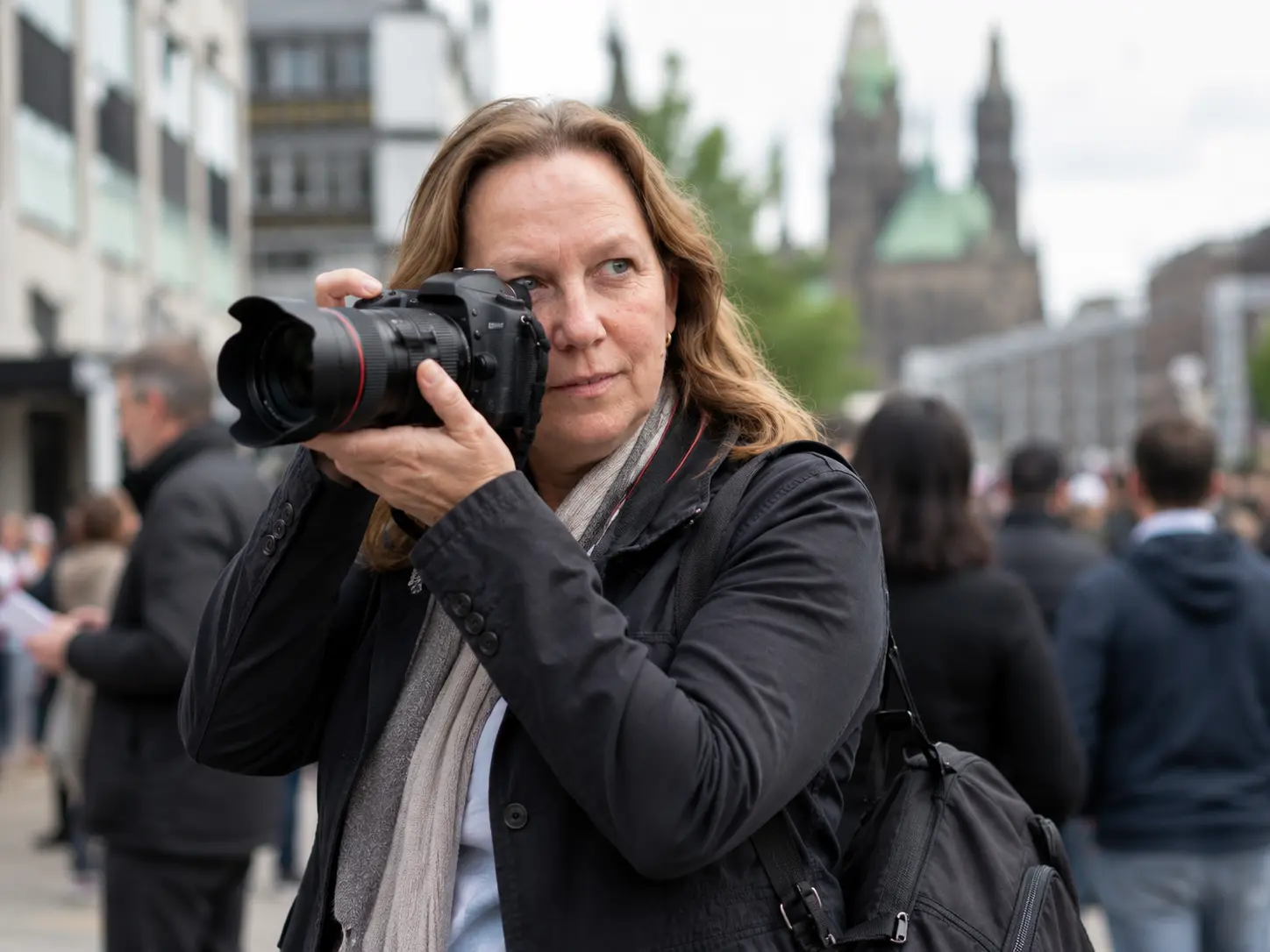 Heike Eschmann als Pressefotografin bei einer Veranstaltung